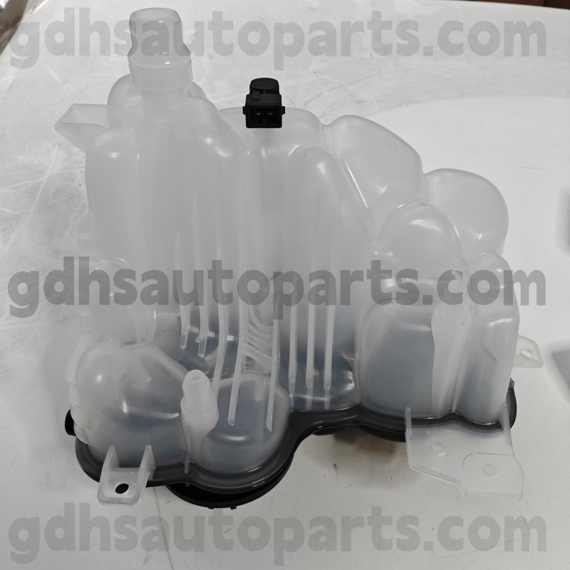 996316 Rezervor de expansiune Nissens pentru Range Rover Velar OE nr. LR128194